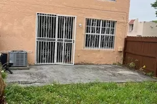 4250 W 11th Ln, Hialeah, FL 33012 - Photo 30