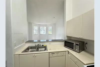 1666 SE 27th Ct #201, Homestead, FL 33035 - Photo 6