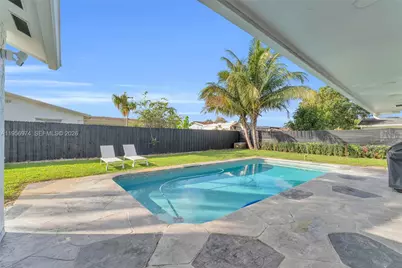 8810 NW 7th St, Pembroke Pines, FL 33024 - Photo 10