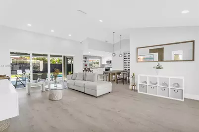 8810 NW 7th St, Pembroke Pines, FL 33024 - Photo 14