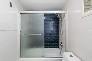 4101 Pine Tree Dr, Miami Beach, FL 33140 - Photo 28