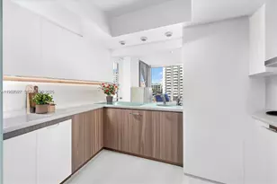 2655 Collins Ave, Miami Beach, FL 33140 - Photo 10