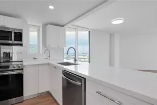 555 NE 34th St, Miami, FL 33137 - Photo 8