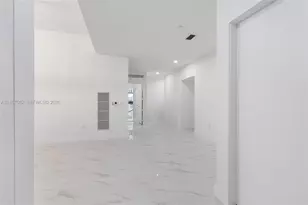 700 NE 24th St, Miami, FL 33137 - Photo 16