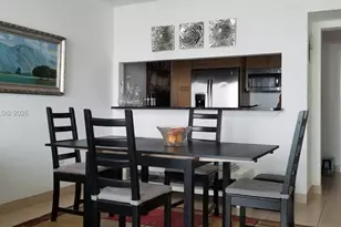 31 SE 5th St, Miami, FL 33131 - Photo 2