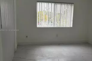 18840 NW 57th Ave, Hialeah, FL 33015 - Photo 12