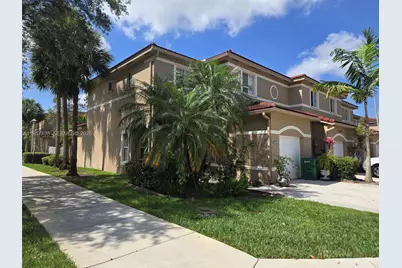 7662 N Southwood Cir #7662, Davie, FL 33328 - Photo 2