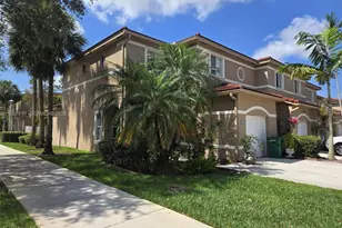 7662 N Southwood Cir, Davie, FL 33328 - Photo 2