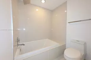 55 SW 9th St, Miami, FL 33130 - Photo 14