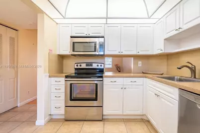 151 Berkley Rd #208, Hollywood, FL 33024 - Photo 2