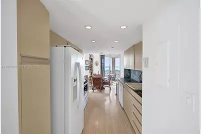1000 Quayside Ter #1402, Miami, FL 33138 - Photo 14