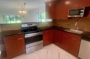 403 Lakeview Dr, Weston, FL 33326 - Photo 2