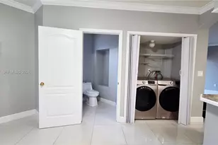 8330 NW 10th St, Miami, FL 33126 - Photo 18