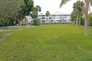 581 Blue Heron Dr, Hallandale Beach, FL 33009 - Photo 24