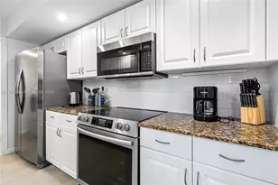 6917 Collins Ave, Miami Beach, FL 33141 - Photo 8