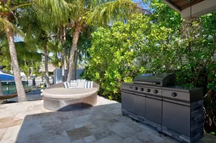 7910 Hawthorne Ave, Miami Beach, FL 33141 - Photo 28