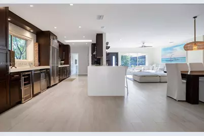 7910 Hawthorne Ave, Miami Beach, FL 33141 - Photo 16