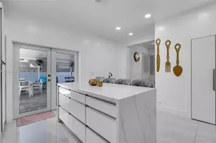 2464 NW 104th St, Miami, FL 33147 - Photo 12