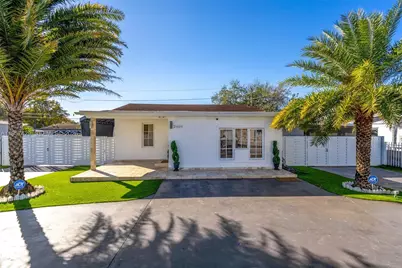 2464 NW 104th St, Miami, FL 33147 - Photo 2