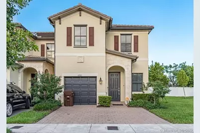 10301 W 32nd Ln, Hialeah, FL 33018 - Photo 2