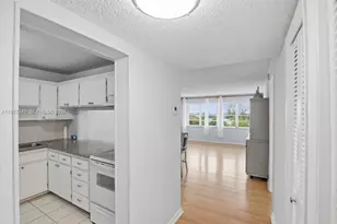 330 SE 2nd St, Hallandale Beach, FL 33009 - Photo 10