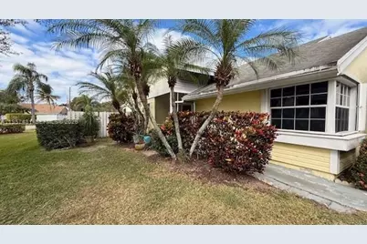 1091 SW 110th Ter, Davie, FL 33324 - Photo 2
