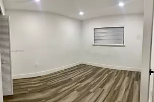 300 W Palm Cir W, Pembroke Pines, FL 33025 - Photo 18