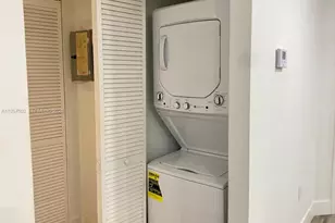 300 W Palm Cir W, Pembroke Pines, FL 33025 - Photo 20