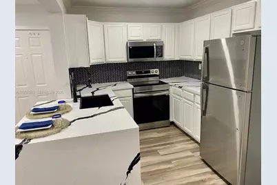 300 W Palm Cir W #307, Pembroke Pines, FL 33025 - Photo 8