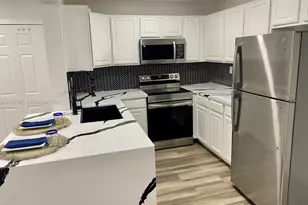 300 W Palm Cir W, Pembroke Pines, FL 33025 - Photo 8