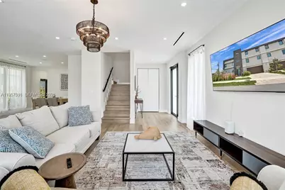 1617 NE 11th St #TH1, Fort Lauderdale, FL 33304 - Photo 4