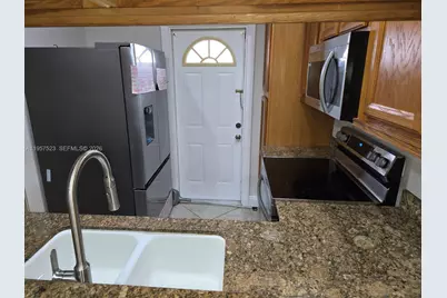 5151 W Oakland Park Blvd #303, Lauderdale Lakes, FL 33313 - Photo 12