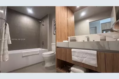 11 NE 6th St #902, Miami, FL 33132 - Photo 8