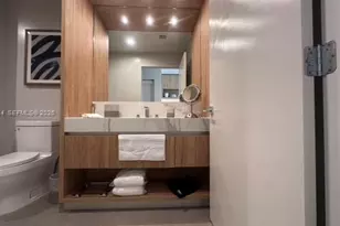 11 NE 6th St, Miami, FL 33132 - Photo 10