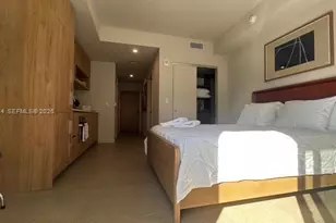 11 NE 6th St, Miami, FL 33132 - Photo 18