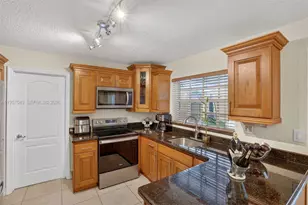 3427 NW 196th Ln, Miami Gardens, FL 33056 - Photo 10