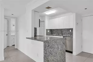 220 Lakeview Dr, Weston, FL 33326 - Photo 4