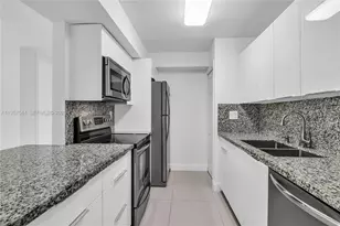 220 Lakeview Dr, Weston, FL 33326 - Photo 10
