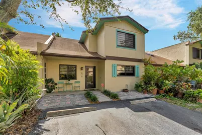 678 NE 1st St, Dania Beach, FL 33004 - Photo 2