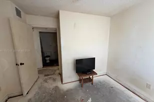 465 NW 210th St, Miami Gardens, FL 33169 - Photo 18