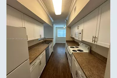 11600 SW 2nd St #18208, Pembroke Pines, FL 33025 - Photo 6