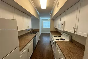 11600 SW 2nd St, Pembroke Pines, FL 33025 - Photo 6