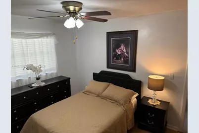 2146 SE 15th Pl, Cape Coral, FL 33990 - Photo 4