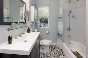 428 NE 71st St, Miami, FL 33138 - Photo 14