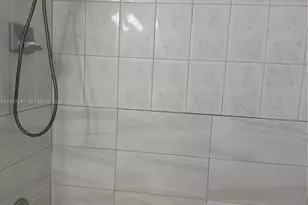 8856 NW 140th Ln, Miami Lakes, FL 33018 - Photo 4