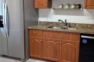 369 Lakeview Dr, Weston, FL 33326 - Photo 10