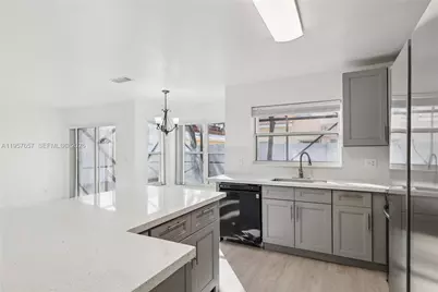 1378 SW 180th Ave, Pembroke Pines, FL 33029 - Photo 8