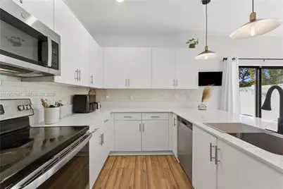 11456 W 33rd Way, Hialeah, FL 33018 - Photo 12