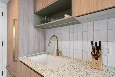 159 NE 6th St #2707, Miami, FL 33132 - Photo 6