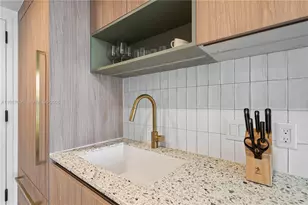 159 NE 6th St, Miami, FL 33132 - Photo 6